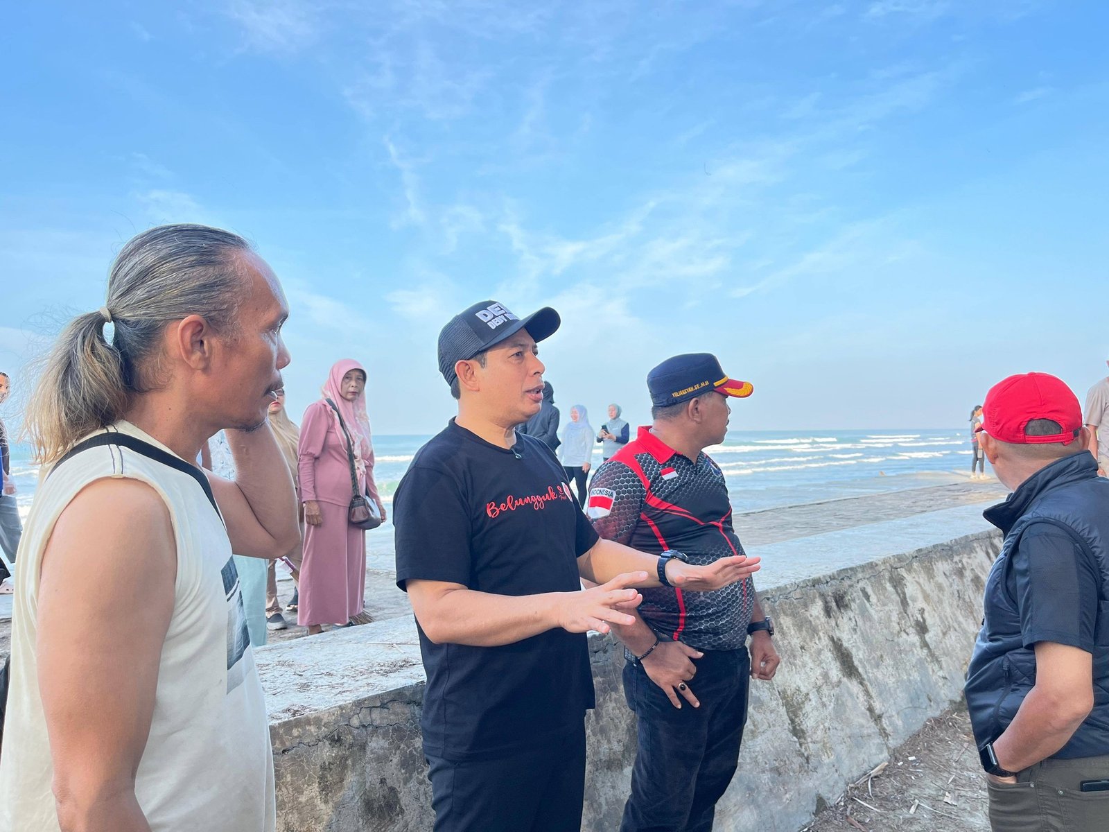 Pantai Panjang Jadi Perhatian Serius, Wali Kota Bengkulu Turun Langsung Gotong Royong Bersama Jajaran