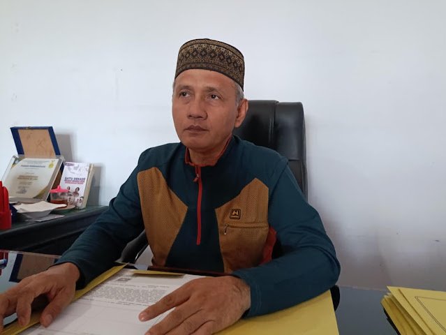 Kepala Disdikbud Seluma H. Munarwan Syafui (foto:nando)