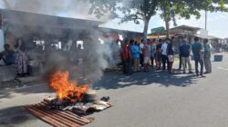 Gegara Solar Sulit, Nelayan Malabero Protes Bakar Ban di Jalan