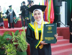 Di Toga Wisuda, Ada Perjuangan, Pengabdian dan Prestasi 4 Lulusan UMB